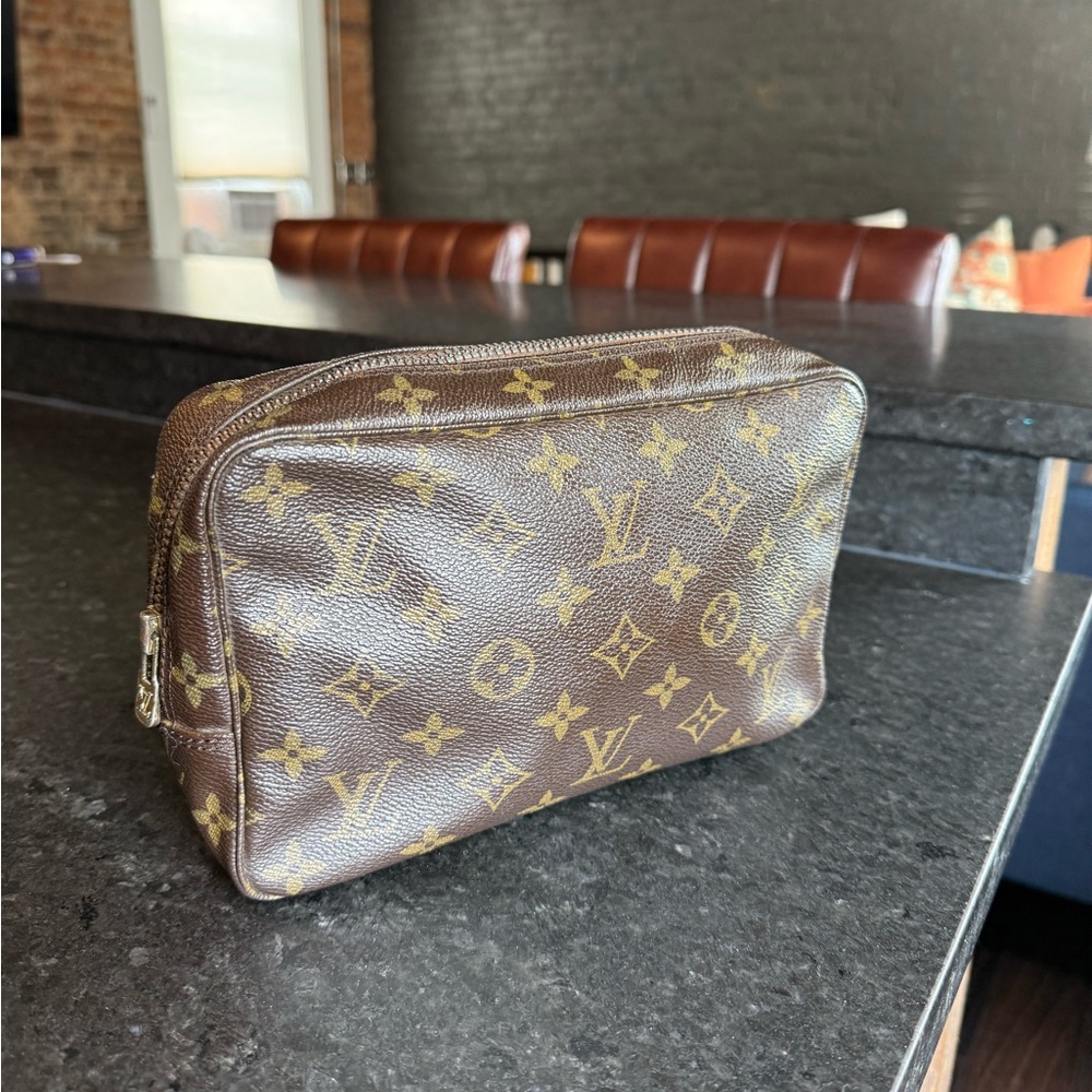 Authentic Vintage Louis Vuitton Trousse 23